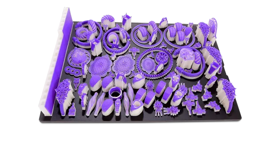 Una bandeja de piezas de fundición de joyería.