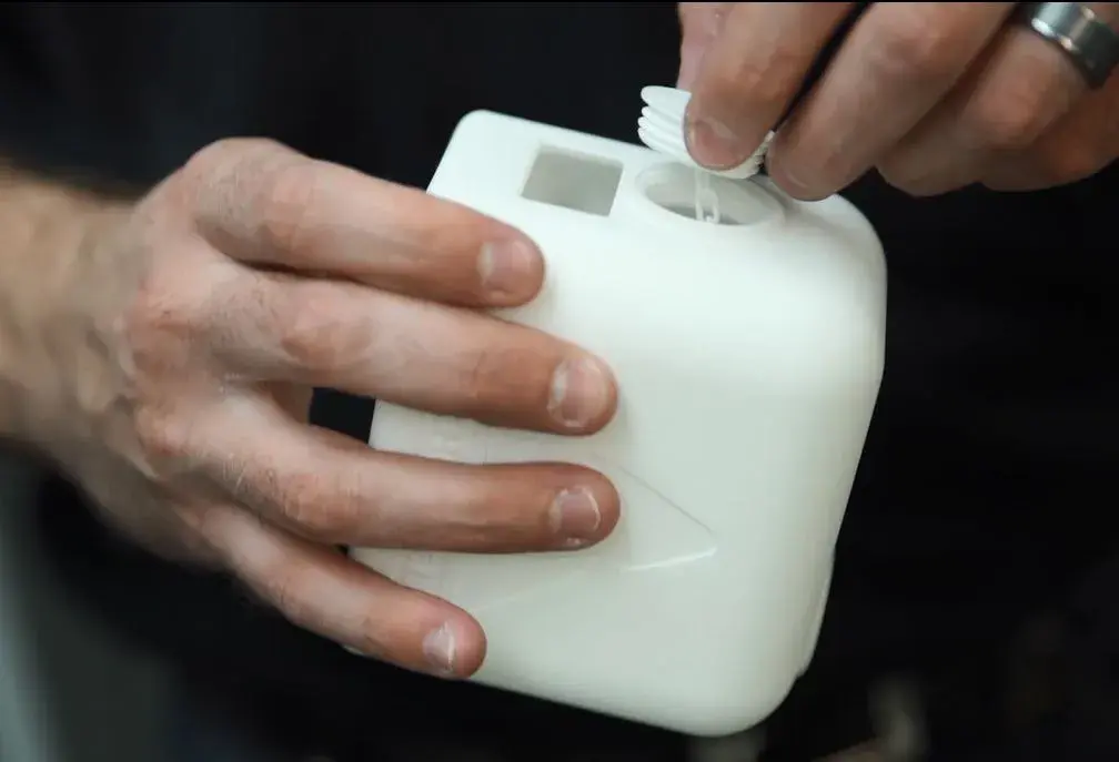 Los contenedores de prototipos también se refinan y repiten utilizando la impresión 3D por SLS