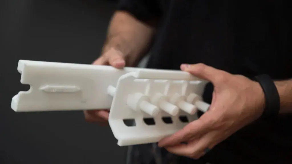 Pistones de máquina impresos en 3D con el sistema SLS de Idaho Steel como ensamblajes de construcción única