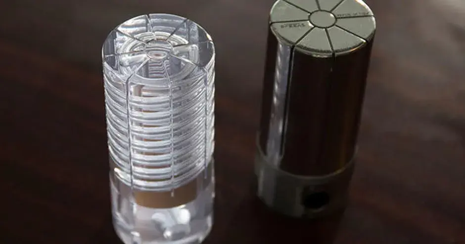 2 piezas que se crearon con métodos de enfriamiento de conformación