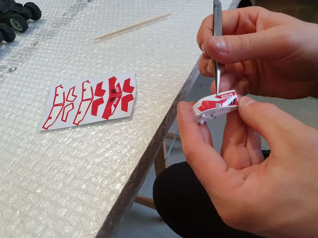 Agregado de calcomanías al modelo de apariencia para Steyr Tractor de 3D Systems On Demand