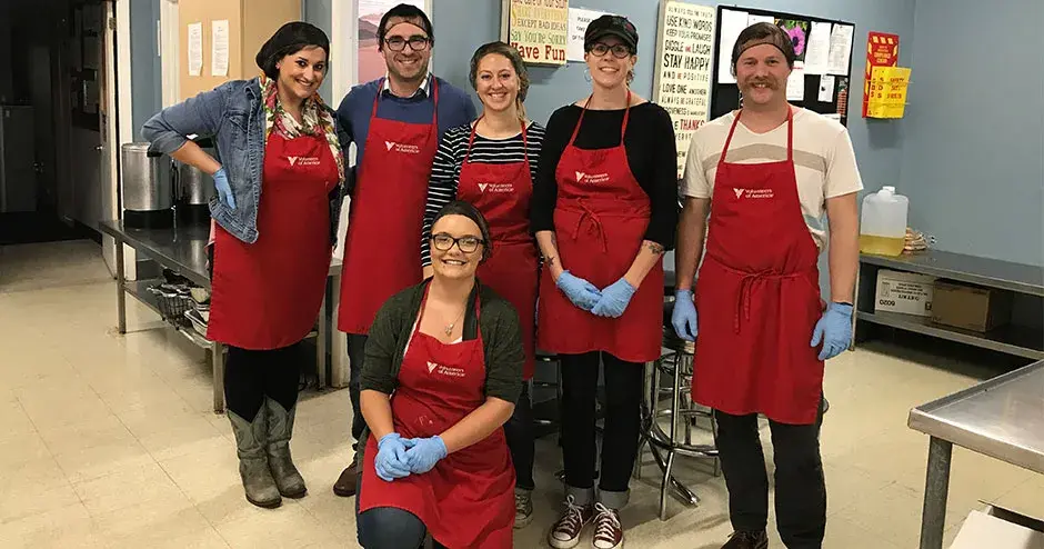 Un grupo de empleados de 3D Systems haciendo trabajo voluntario