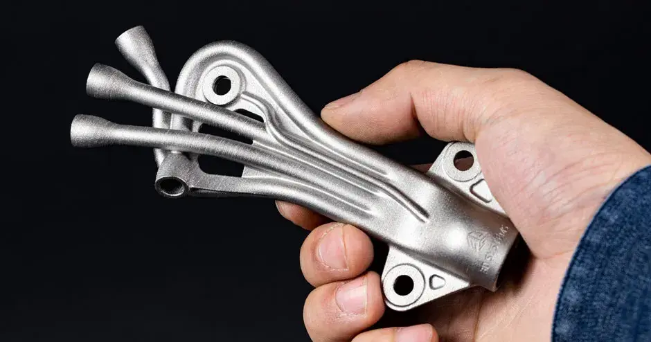 alternativa a la imagen de una mano que sostiene una optimización del flujo de fluidos del colector de dmp