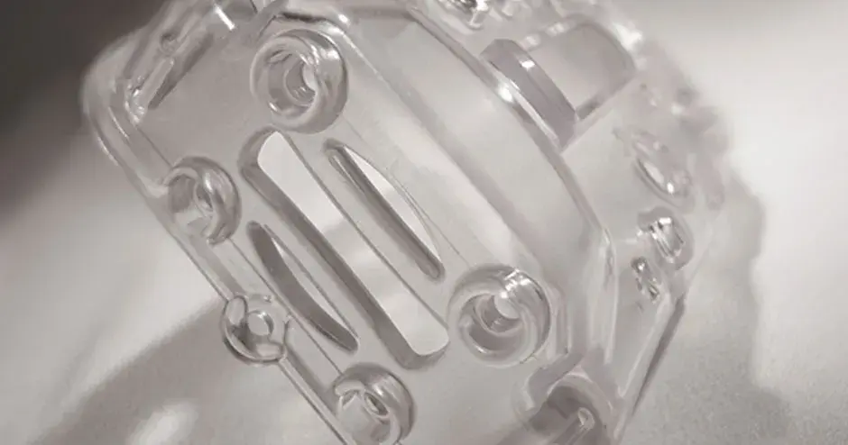 un prototipo transparente rápido impreso en 3D