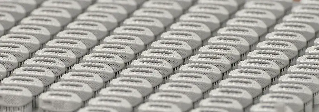Estructura de producción de implantes espinales impresos en metal 3D en rms