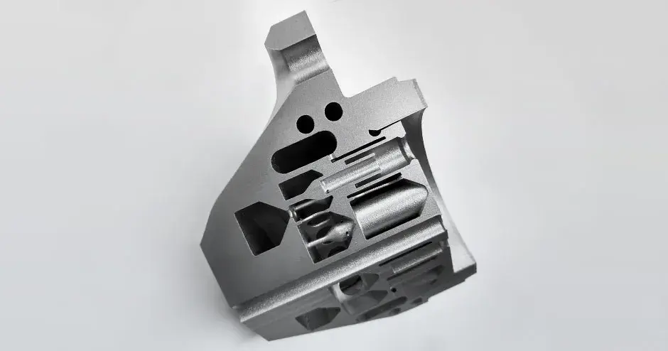 Corte de un inyector de combustible DMP impreso en 3D de DLR