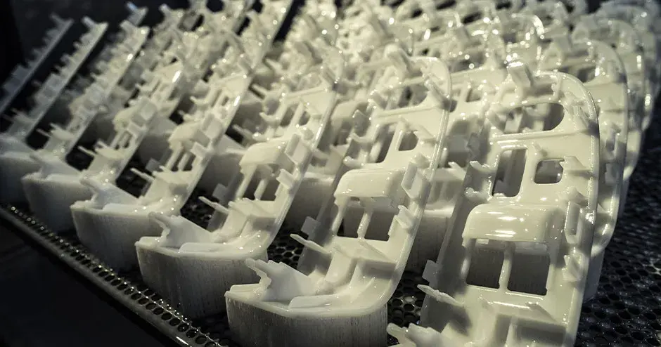 piezas impresas en 3D en una bandeja