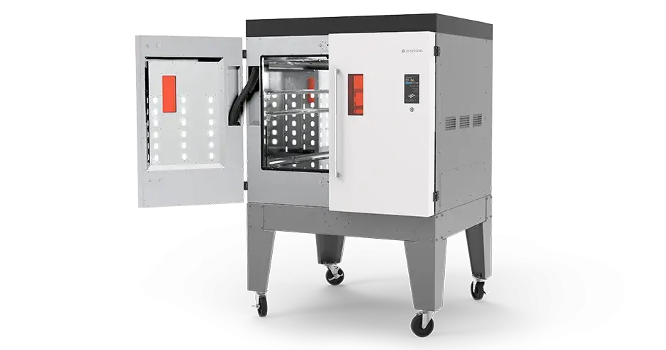 Máquina de postprocesamiento MDM con puertas entrecerradas por las que se ven las piezas internas de la máquina
