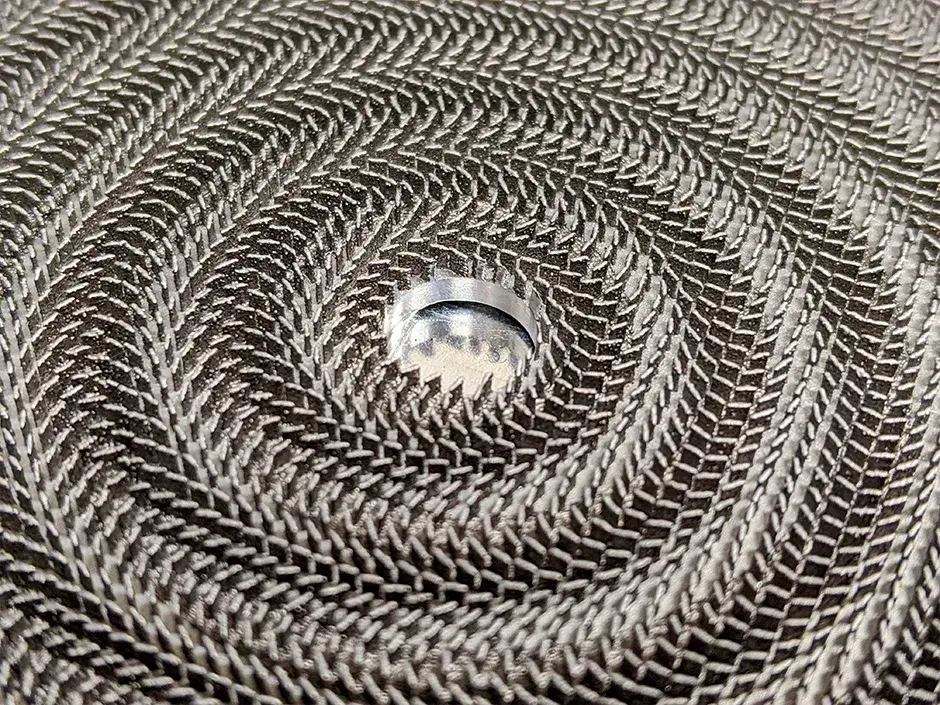 Primer plano magnificado de antena con semiconductores de radiofrecuencia de 10 mm