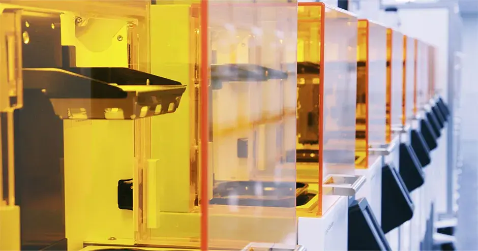 una fila de impresoras 3D Figure 4