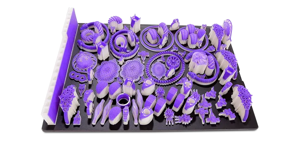 Una bandeja de piezas de fundición de joyería.