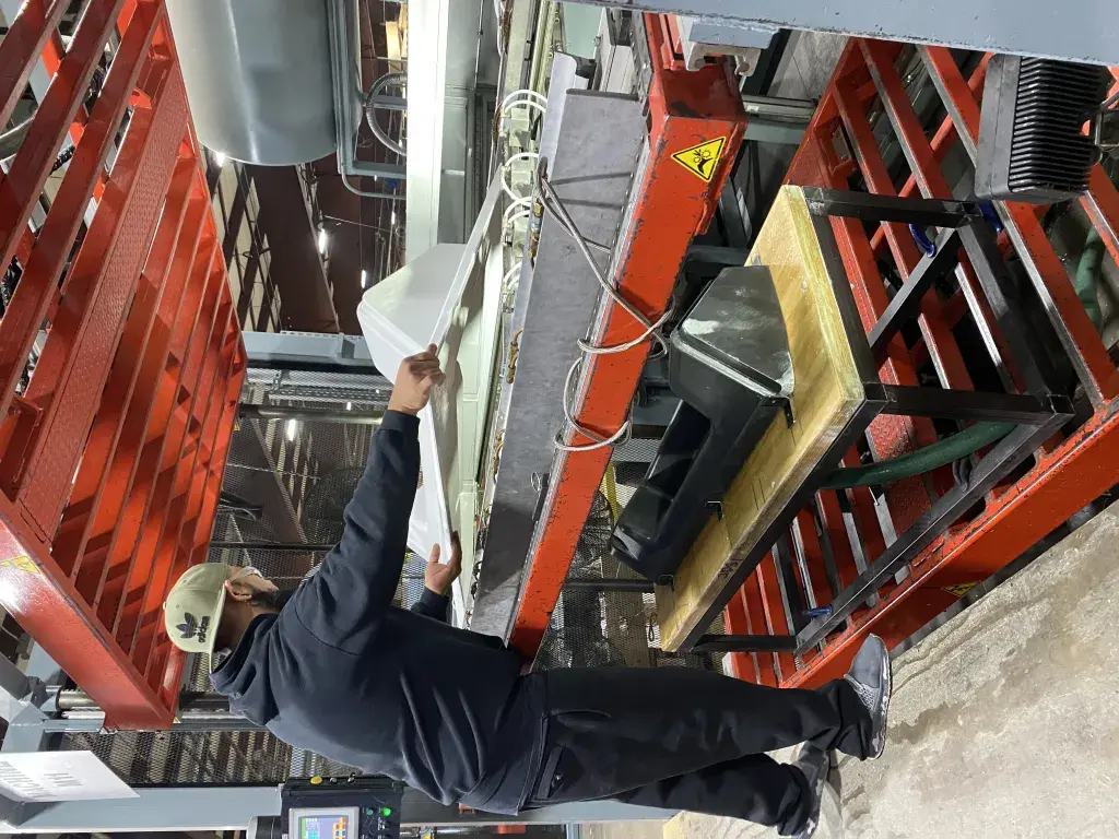 Trabajador de moldes de Duo Form