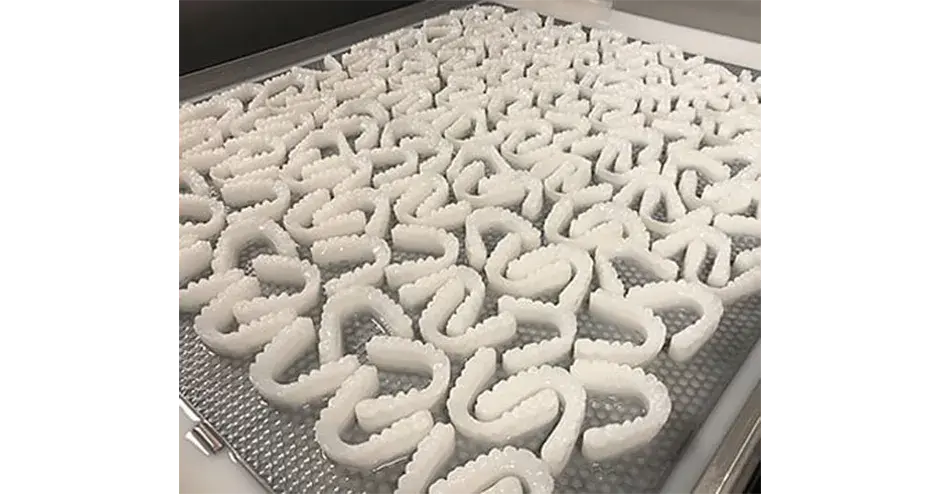 Bandeja con moldes dentales impresos en 3D